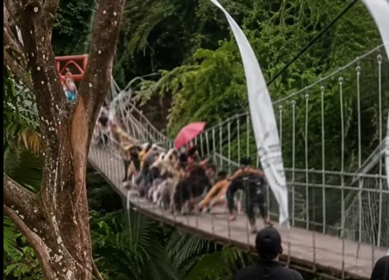Jembatan Anjlok di Pangandaran