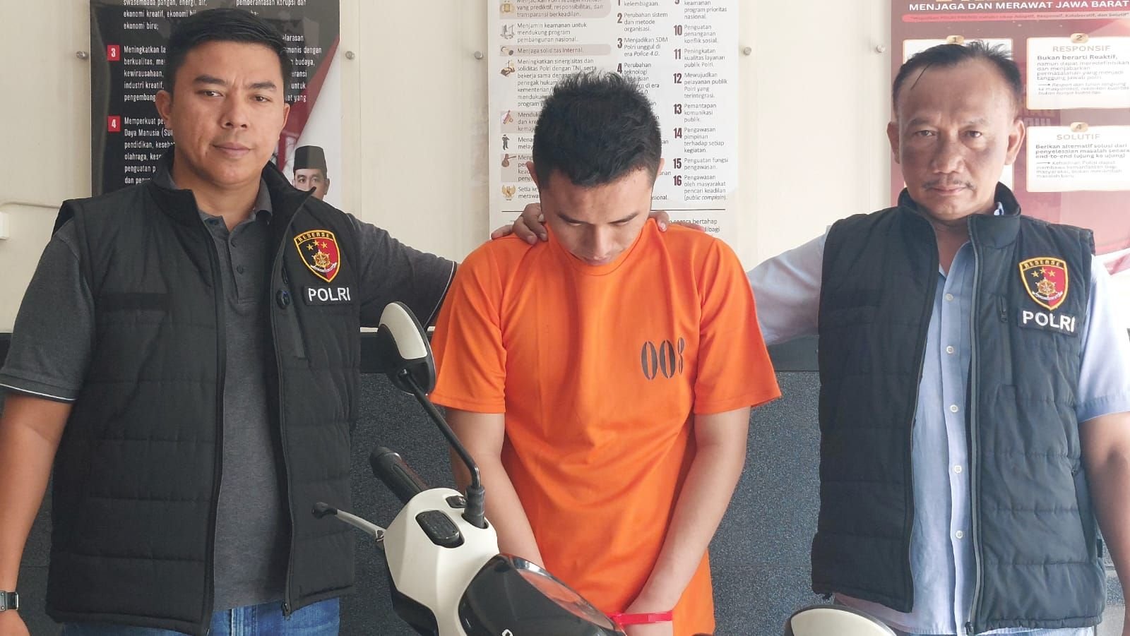 Seorang pria diringkus lantaran diduga mencuri motor dan barang-barang berharga milik temannya di Gunungputri Bogor