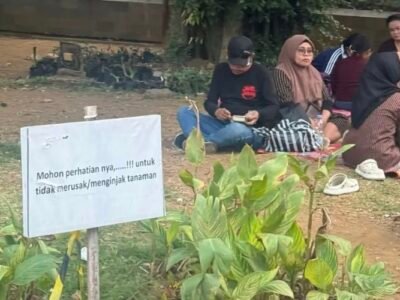 Alun-Alun Kota Bogor Dipadati Pengunjung Saat Libur, Area Rumput Diterobos hingga Sampah Berserakan