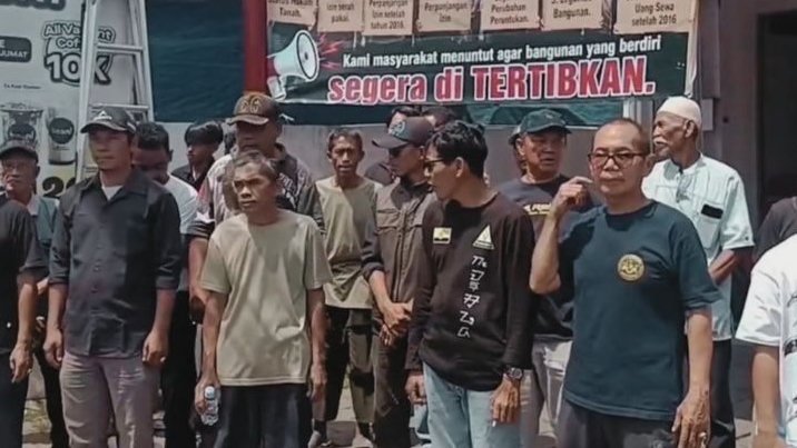 Izin Mati sejak 2016, Warga Ciampea Bogor Segel Minimarket dan Minta Diubah Jadi Koperasi Desa Merah Putih