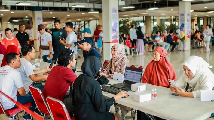 Layanan Adminduk Disdukcapil di Plaza Jambu Dua Diserbu Warga