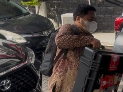 Dikawal Polisi Bersenjata Laras Panjang, KPK Geledah Kantor Disdik Kabupaten Bogor
