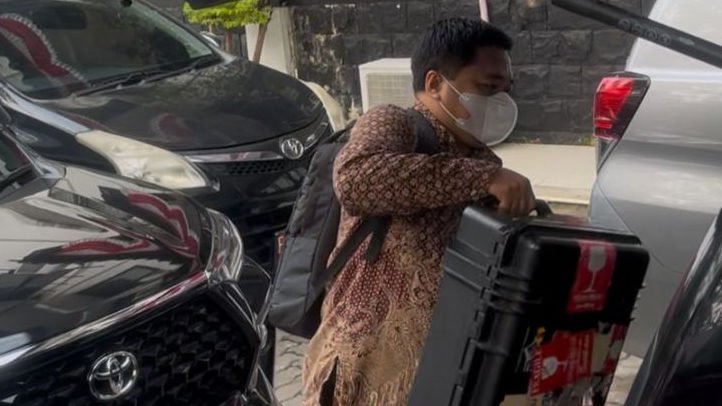 Dikawal Polisi Bersenjata Laras Panjang, KPK Geledah Kantor Disdik Kabupaten Bogor