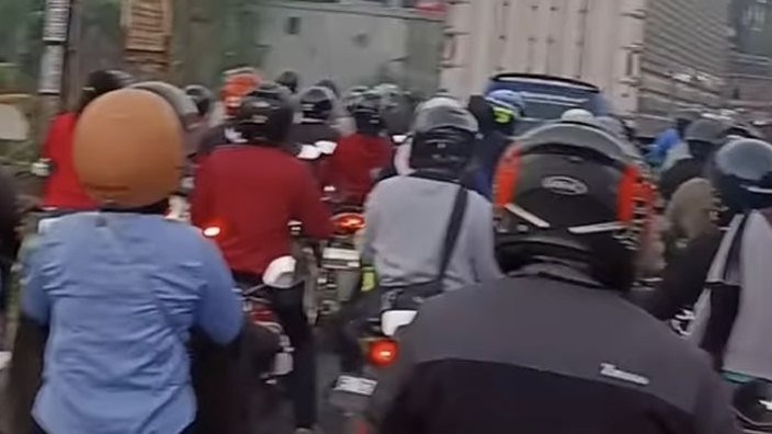 Jalan Wanaherang Gunung Putri Bogor Macet dari Arah Cileungsi, Diduga Akibat Truk Mogok