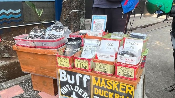 Masker Diburu Warga, Pedagang Eceran di Cibinong Kehabisan Stok