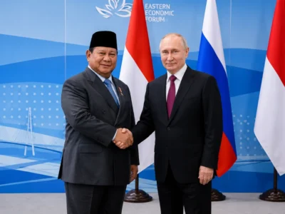 Prabowo Subianto dan Vladimir Putin dalam Eastern Economic Forum di Rusia.