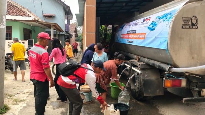 Kekeringan, Ribuan Warga di 3 Kecamatan Ini Dapat Bantuan Air Bersih Dari Dinsos Kabupaten Bogor