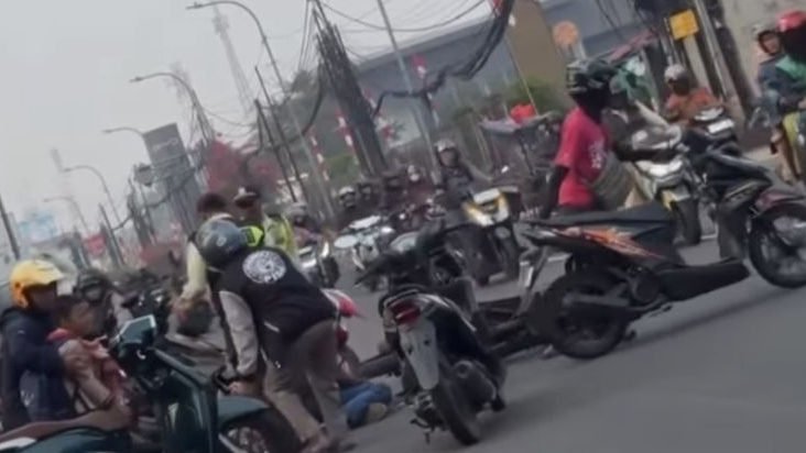 Kecelakaan Terjadi di Depan Raiser Jalan Raya Bogor, Libatkan Kendaraan Roda Dua