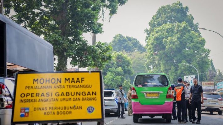 Razia Angkot di Jalan Siliwangi: 39 Terjaring, 34 Langsung Ditilang