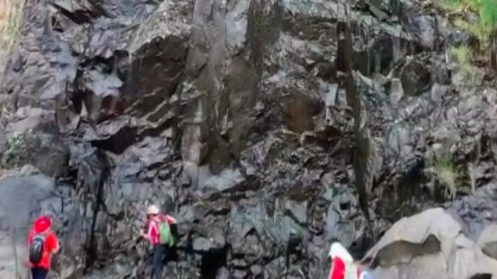 Curug Bidadari Sentul Bogor Kering Kerontang, Wisatawan Bisa Injak Batu Kolam