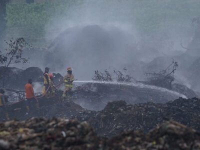 Bara Api Masih Tersembunyi di Tumpukan Sampah TPAS Galuga, Pemadaman dan Pendinginan Terus Dikebut