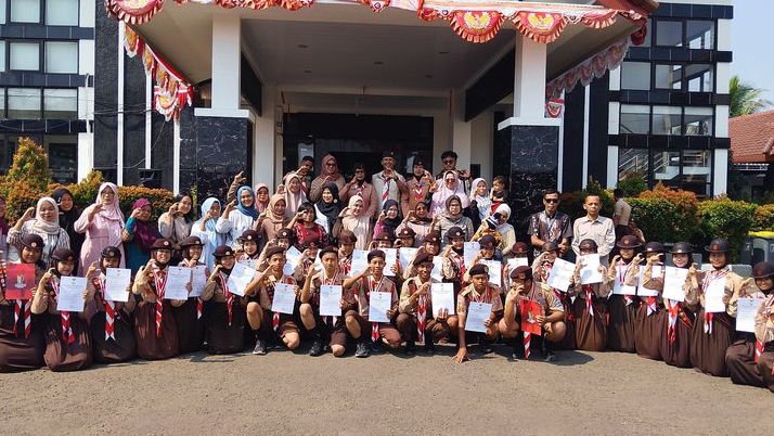 52 Siswa Dapat Sertifikat Pramuka Tapakan Garuda dari Kwarran Ciomas