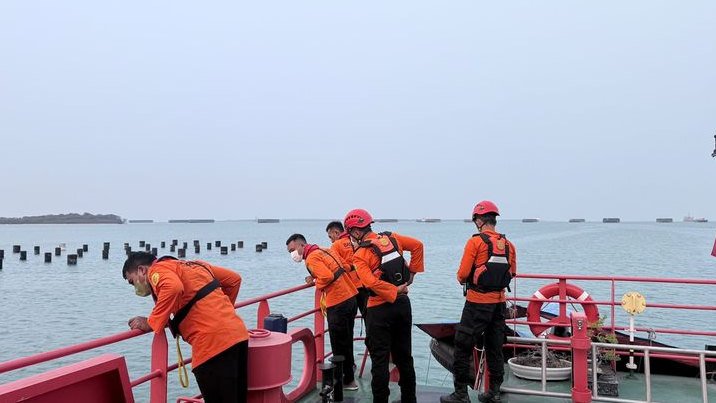 Tim SAR Gabungan Kerahkan 7 SRU, Pencarian 8 Orang di Selat Sunda Masih Nihil
