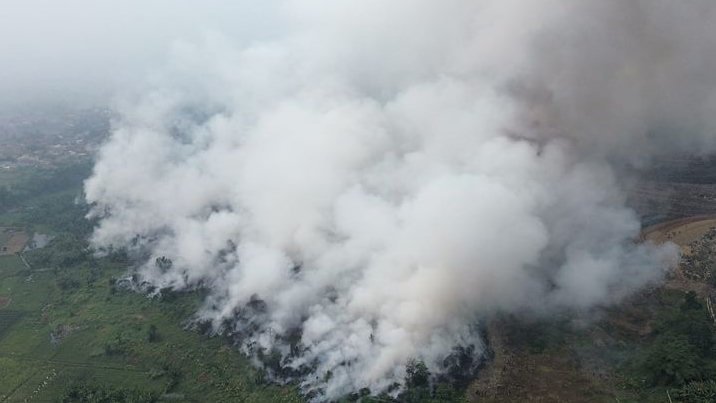 Asap Kebakaran TPAS Galuga Ancam Kesehatan, Dinkes Bogor Imbau Warga Waspada