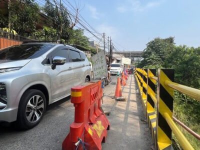 Longsor di Jalan Raya Cilebut Cuma Dipasang Pagar, Kapan Dibangun TPT?
