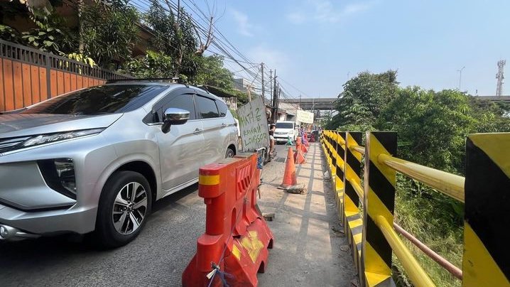 Longsor di Jalan Raya Cilebut Cuma Dipasang Pagar, Kapan Dibangun TPT?