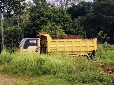 Galian Tanah Merah di Ciseeng Dikeluhkan Warga, Jalan Desa Kotor dan Licin