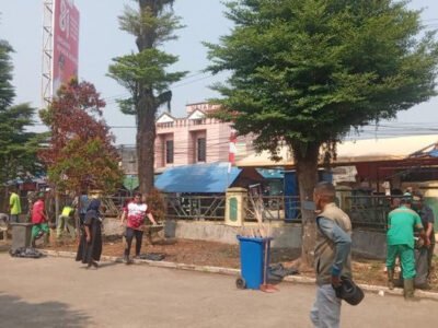 Keroyokan Bersih-bersih Pasar Cicangkal Rumpin, Tanam Pohon Biar Makin Hijau