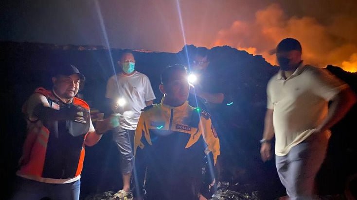 Bupati Bogor Turun Langsung ke Gunungan Sampah Tangani Kebakaran TPAS Galuga