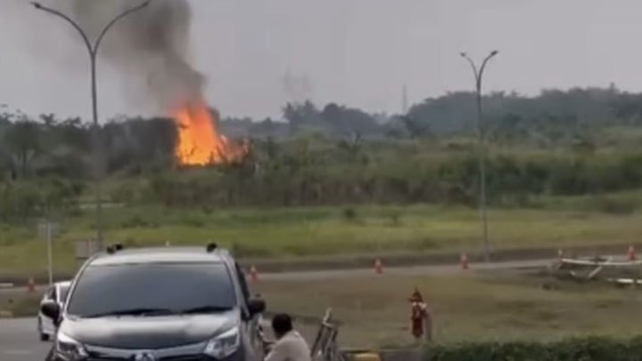 Kebakaran Terjadi di Belakang Vivo Mall Sentul Bogor, Petugas Lakukan Penanganan