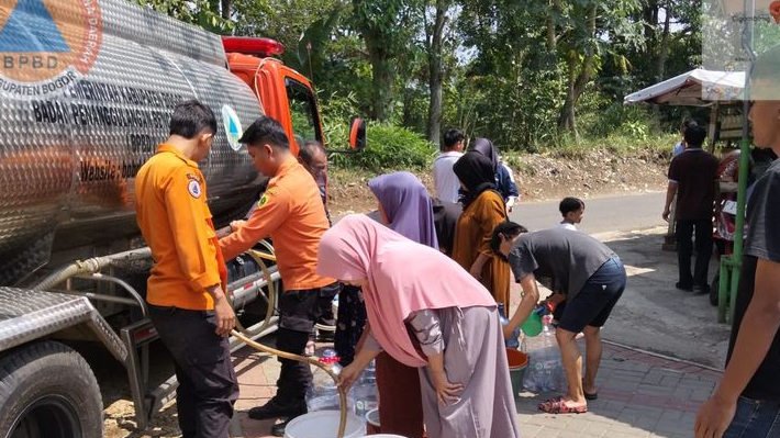 Kekeringan Kabupaten Bogor Meluas ke 32 Kecamatan, BPBD Gunakan Dana BTT untuk Distribusi Air Bersih