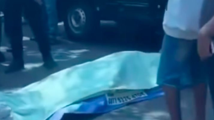 Nahas! Sedang Betulkan Tali Tambang Kendaraan, Warga Tewas Tertabrak Mobil Crane di Jalan Raya Parungpanjang