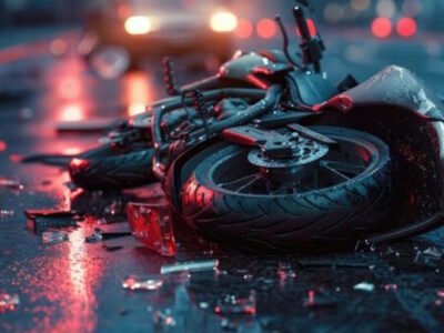 Terobos Lampu Merah, Pemotor Tabrak Truk di Cileungsi