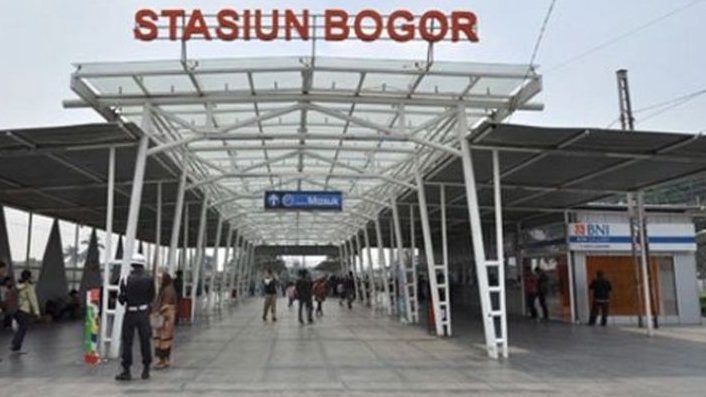 Apes Pulang Kerja! Motor Pengguna KRL Diduga Disabotase di Parkiran Resmi Stasiun Bogor, Ban Disayat