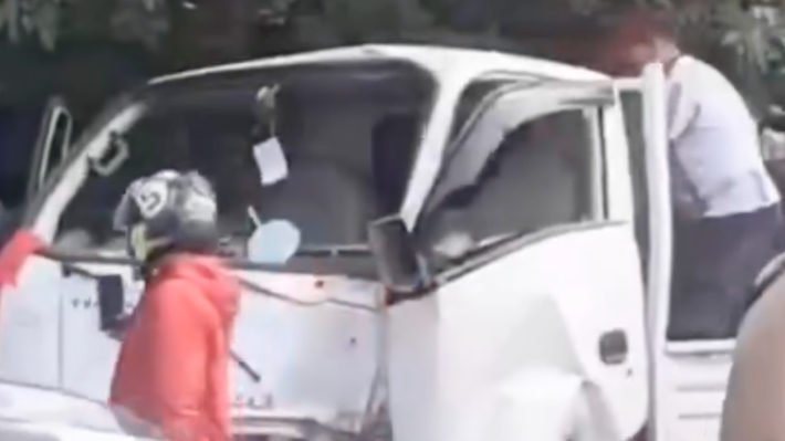 Sopir Diduga Mengantuk, Mobil Pikap Tabrak Tiang Listrik di Cileungsi-Jonggol, Satu Orang Meninggal Dunia
