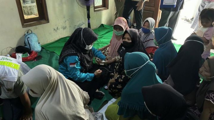 Dampak Kebakaran TPA Galuga, ISPA dan Iritasi Mata Mendominasi Keluhan Warga di Posko Cimangir