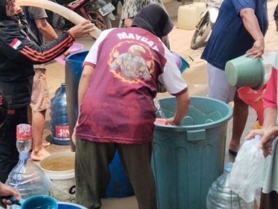 Cisaat Jonggol Kekeringan, Dinsos Kabupaten Bogor Salurkan 8.000 Liter Air Bersih untuk 300 Warga Terdampak