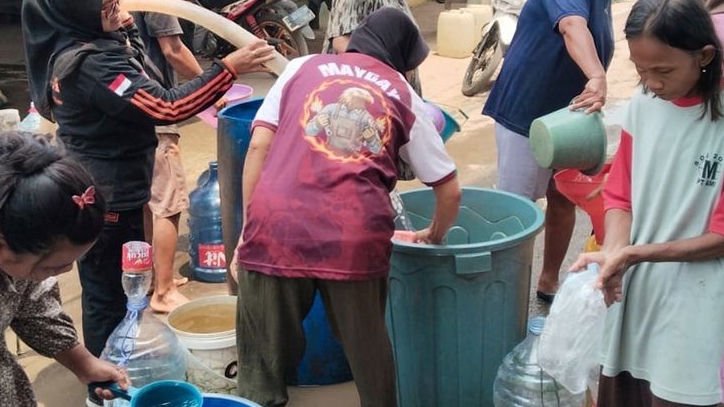 Cisaat Jonggol Kekeringan, Dinsos Kabupaten Bogor Salurkan 8.000 Liter Air Bersih untuk 300 Warga Terdampak
