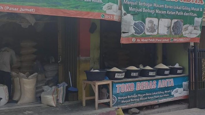 Erupsi Gunung Anak Krakatau tak Bikin Harga Sembako di Pasar Jumat Tenjolaya Naik