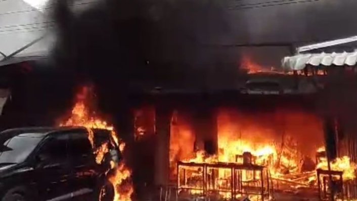 Kebakaran Hanguskan Empat Tempat Usaha, Rumah dan Satu Kendaraan di Jalan Paledang Bogor