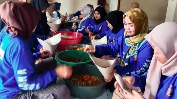 Di Balik Perjuangan Padamkan Kebakaran TPAS Galuga, Ada 4.000 Nasi dan 1.200 Gelas Kopi dari Dapur Tagana