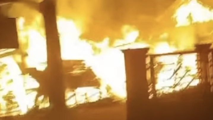 Kebakaran Hebat Hanguskan Pesantren di Leuwisadeng Bogor, Api Besar Melalap Bangunan