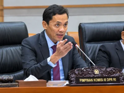 Habiburokhman dalam rapat RDPU Komisi III DPR