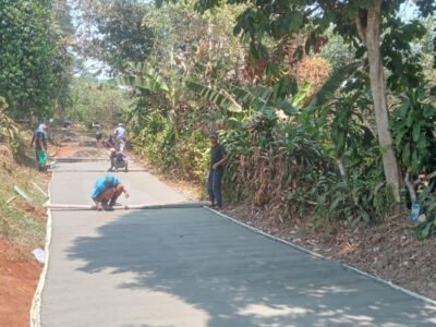 5 Tahun Penantian, Warga Angreman Rumpin Akhirnya Menikmati Jalan Mulus Usai Dibeton