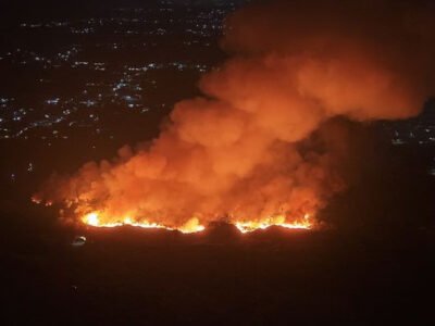 Penampakan Kebakaran Kebun di Cibungbulang, Api Merambat ke TPA Galuga