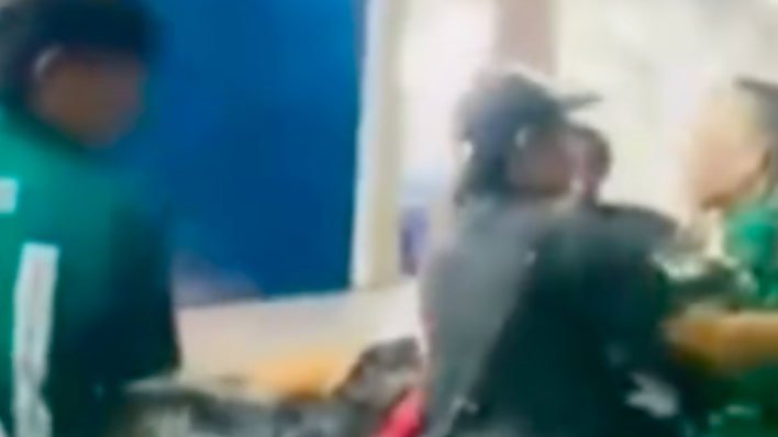 Diduga Tegur Jukir, Viral Video Pria Berseragam Loreng Cekcok dengan Warga di Ruko Grand Kahuripan Klapanunggal Bogor