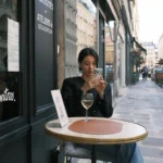 Bae Suzy Tampil Kasual di Paris.